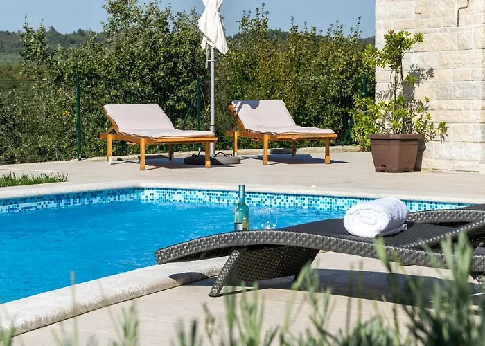 Vila Patricia Sosici